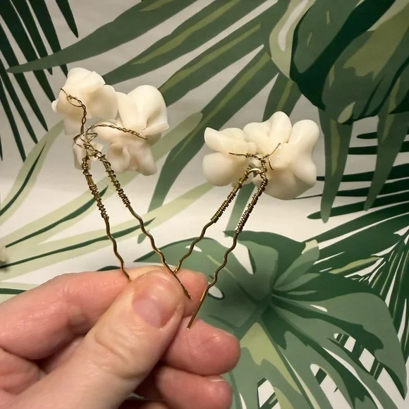 Twigs & Honey Elegant Cream Floral Hair Accessories - Picture 6 of 6